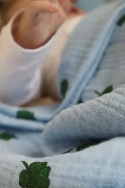 Studio Noos Swaddle Light Blue Clover 120 x 120